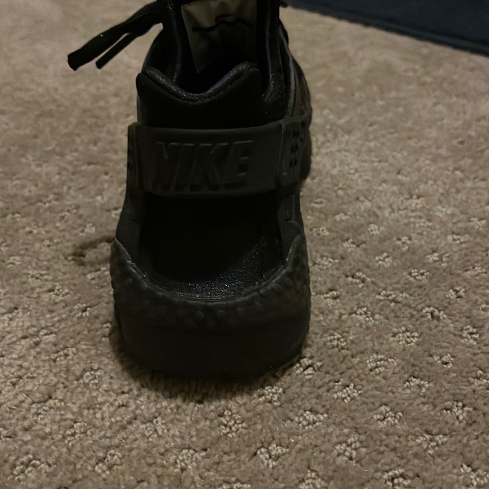Nike shoes - Picture 5 of 5